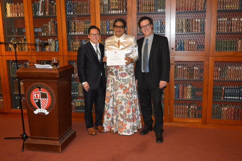 Ruth San A Jong met haar certificaat samen met Charles Tung, directeur SUSI2018 en assistent directeur Ken Allen van de Seattle Universiteit.