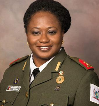 193 Daniele Veira fat hh.com